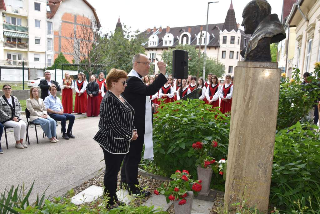 A szolidaritás és az emberség kettős oltáránál – Szent II. János Pál pápára és Pintér Józsefre emlékezett a Wojtyla-sorsközösség