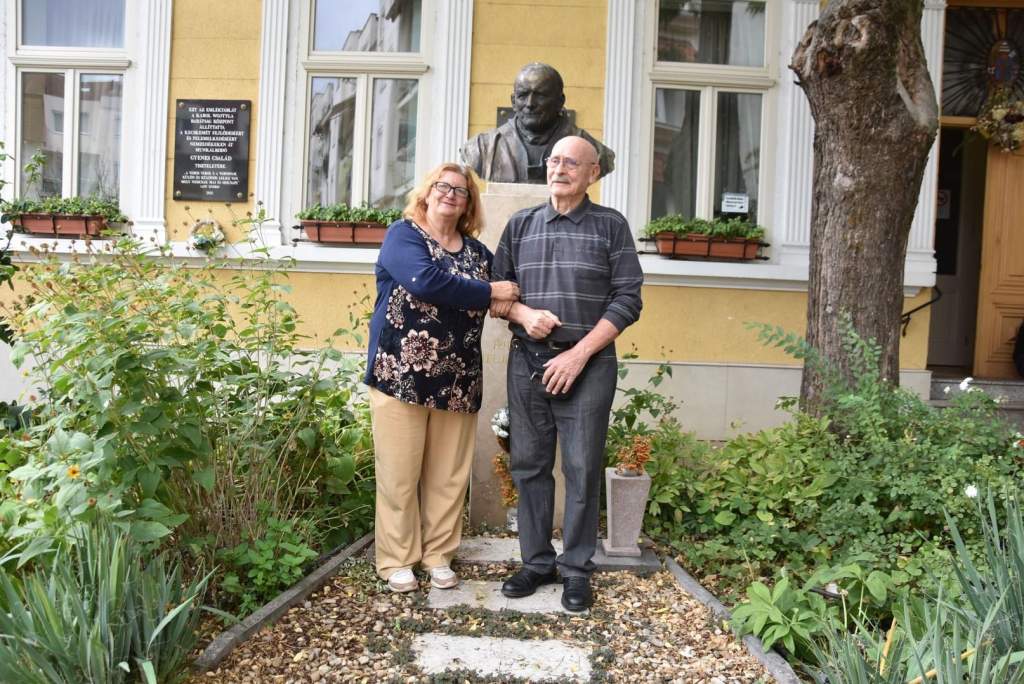 Cornelia és Lajos októberben is jótékonykodott