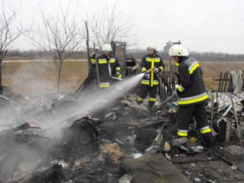 Lakókocsi égett ki Matkón, egy gázpalack is felrobbant 