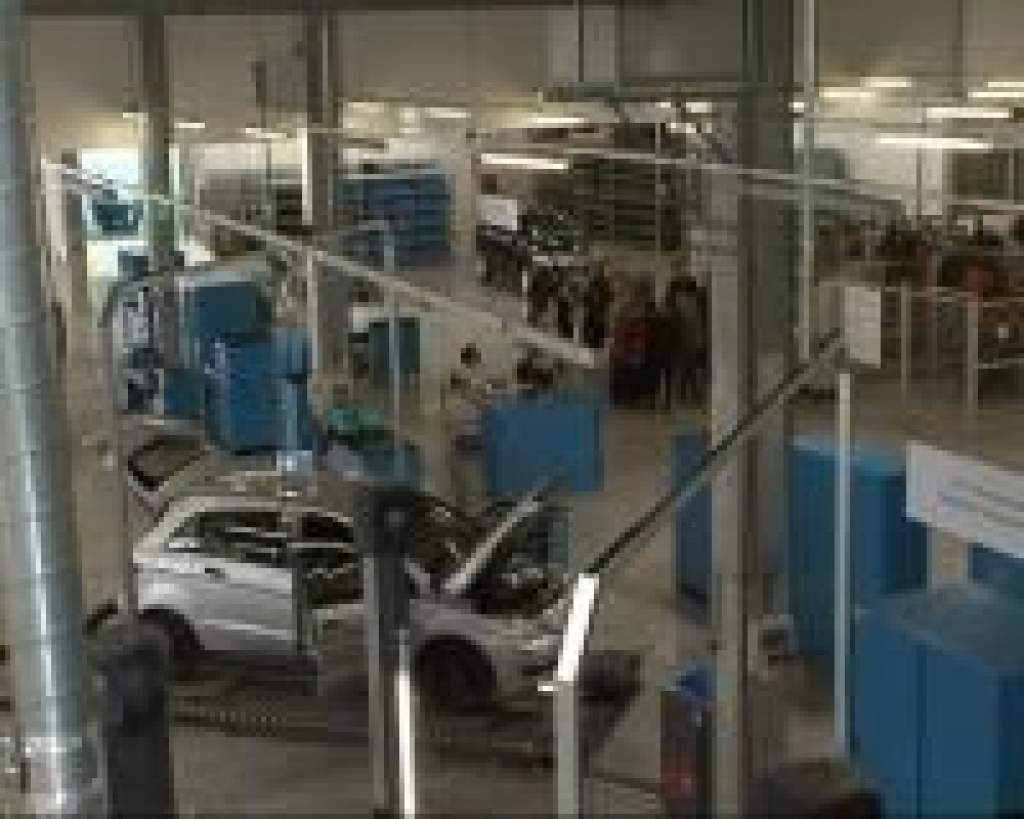 Mercedes-gyár: ötlépcsős „castingon” veszik fel a dolgozókat