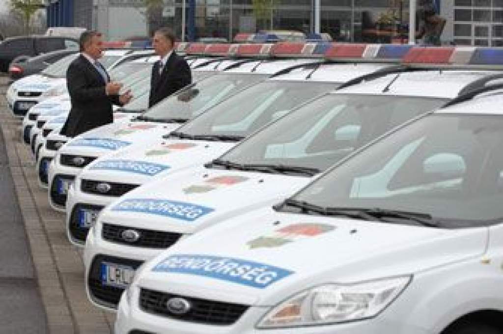 Két tucat új autó a rendőröknek
