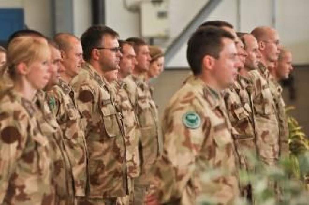 Nem veszélytelen: Elbúcsúztak Kecskeméten az Afganisztánba induló magyar katonák 