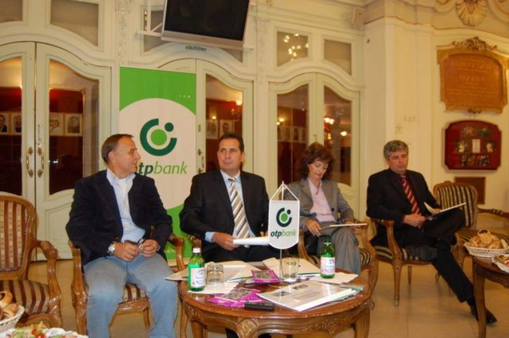 Az OTP Bank a kultúra támogatója: erős segítő-partnert kapott a kecskeméti teátrum 