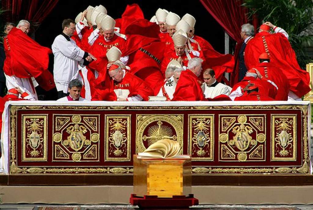XVI. BENEDEK PÁPA: engedélyezzük, hogy Isten Tiszteletreméltó Szolgáját, II. János Pál pápát, mostantól boldognak nevezzék! 