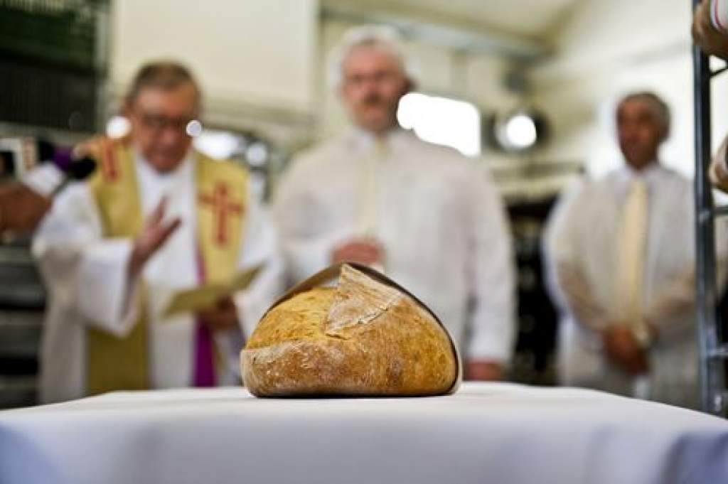 Mindenkié a Szent István napi kenyér