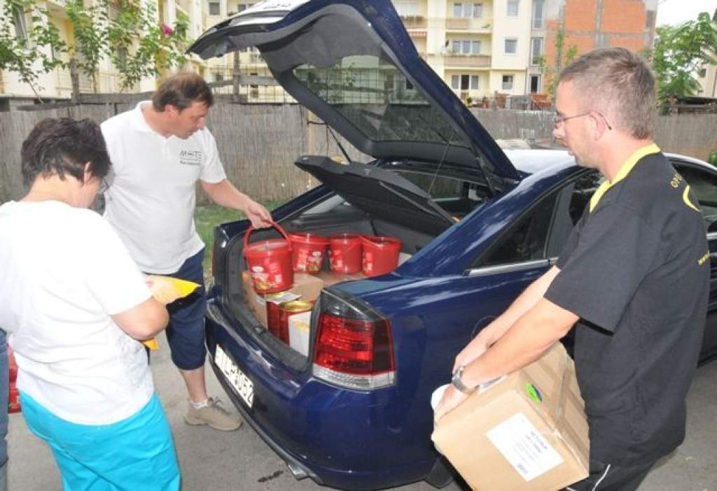 Barátaink a Magyar Opel Tulajdonosok Egyesülete Univer termékeket adományozott