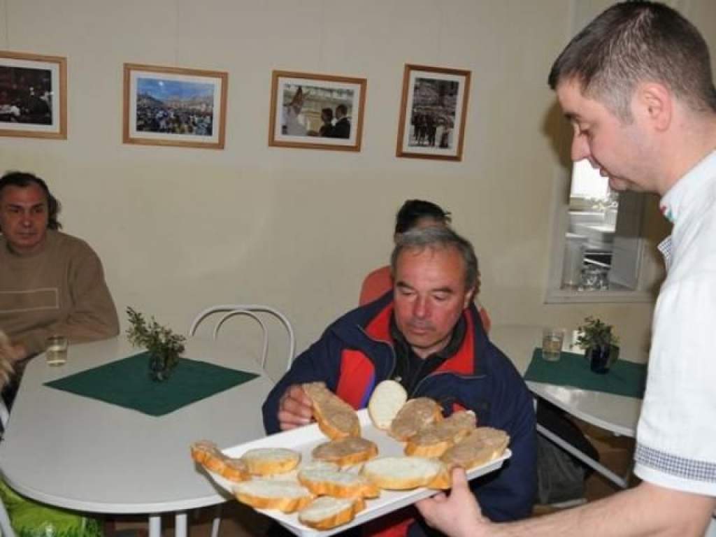 Várjuk a szegényeket: 2012. márciustól szombaton és vasárnap is lesz ételosztás a Wojtyla Házban