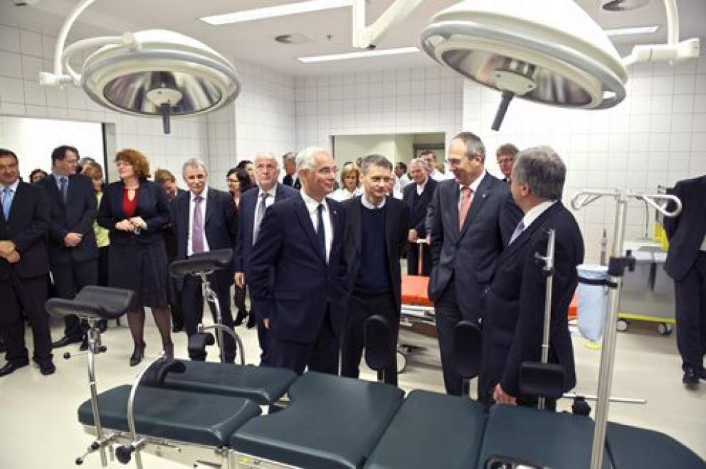 Csúcstechnológia várja a betegeket a 11 milliárd forintból felújított győri Petz Aladár kórházban