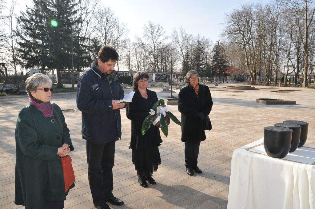 Szociális temetés: A Wojtyla Ház aktivistái kísérték utolsó útjukra a család nélküli elhunytakat