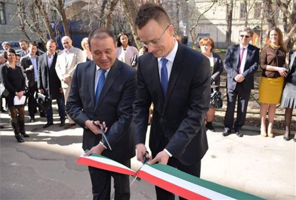 Szijjártó Péter megnyitotta a magyar kereskedőházat Moszkvában