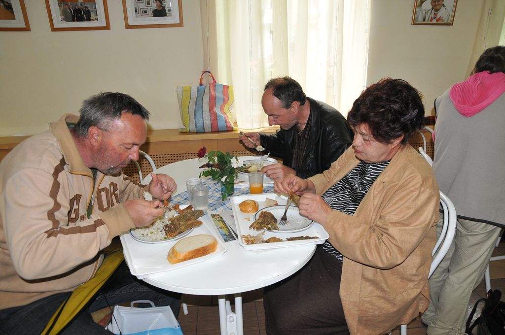 Az ágasegyházi nyugdíjas csoport szórakoztatta a Wojtyla Családot-Akasztóról érkezett a finom ebéd