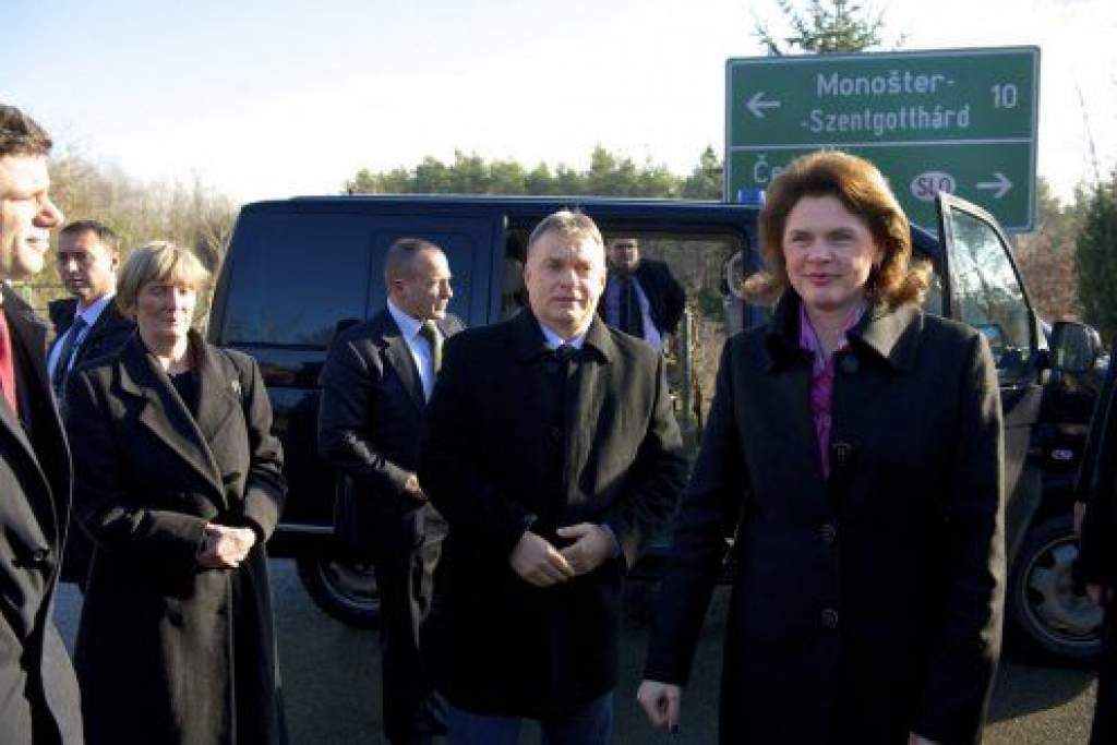 Magyar–szlovén kormányfői találkozó keretében összekötő utat avattak fel