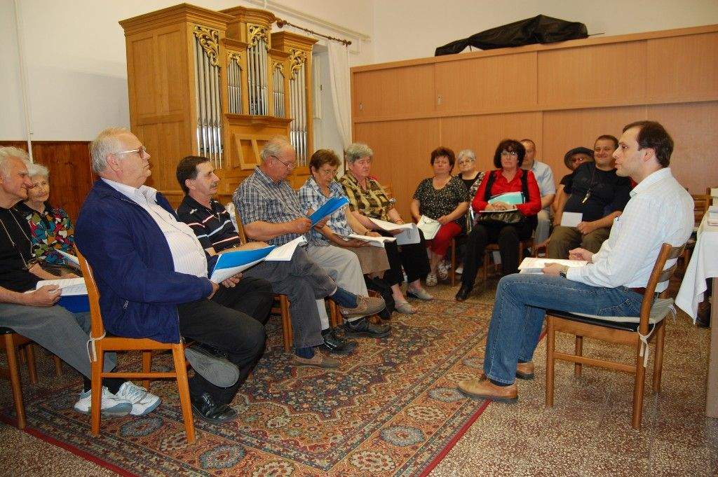 A Magyar Kékkereszt Egyesület helyi csoportja szeretettel várja az alkoholizmusban szenvedőket 