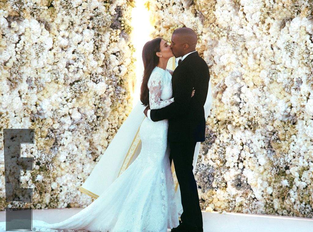Itt az első hivatalos fotó Kim Kardashian és Kanye West esküvőjéről
