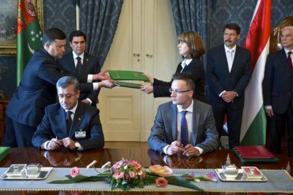 Aláírták a magyar-türkmén gazdasági együttműködési megállapodást