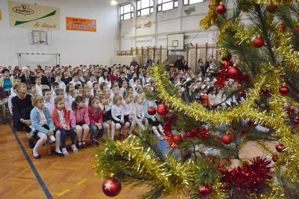 Karácsonyi ünnepség a Hunyadi János Általános Iskolában