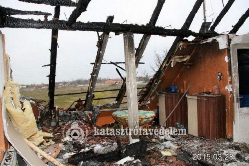 Tűzoltó háza égett Kunszentmiklóson - gyűjtést szerveznek a kollégák