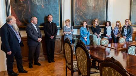 Emléktáblát avattak a Klimo-könyvtár tiszteletére a pécsi püspöki palotában