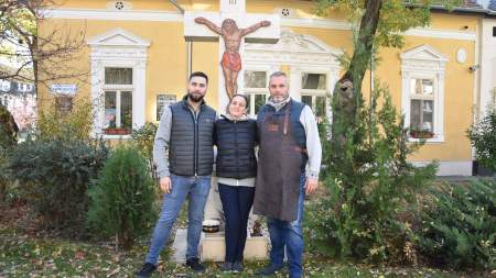 Kövesi Krisztián és Bémer Zsolt ma is ízletes ebéddel kínálta a rászorultakat