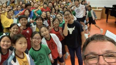 Hong Kongba utazik az Aurin Leánykar szombaton