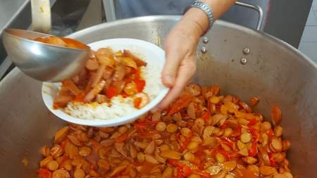 Amikor a szeretet utat talál – Szívélyes üdvözlet Szekszárdról, finom étellel körítve