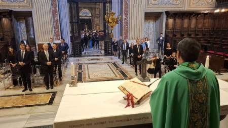 Orbán Viktor és családja szentmisén vett részt a Szent Péter-bazilikában a pápai audiencia előtt  Orbán Viktor és családja szentmisén vett részt a Szent Péter-bazilikában a pápai audiencia előtt