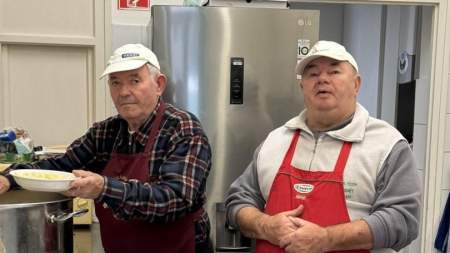 Szeretetből főzött ebédet a legendás főzőpáros – Pavlovics István felajánlásával