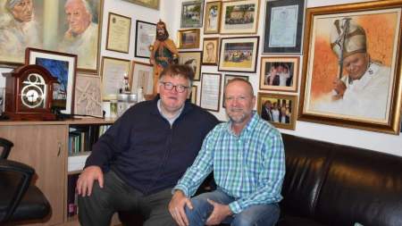 Kosaras szívvel – Újra adományt juttatott a KTE Kosárlabda Klub a Wojtyla Házba