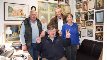 Kutas Lajos ajándéka az ünnepre – reményt hozó fenyőfák a rászorultak otthonaiba