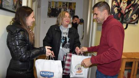 Szívből jövő szeretet – tésztával telt ajándékcsomagok az Apák a Családokért Egyesület felajánlásával
