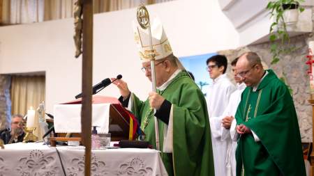 Érseki szentmise a Szentcsalád Plébánián