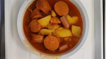 A Szentháromság Piarista Plébánia karolta fel a Wojtyla Ház rászorulóit