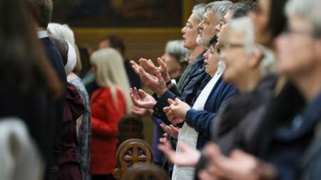 Az Úristen elképesztő ereje tapasztalható – Gyógyító és dicsőítő imaest a Szent Margit-templomban 