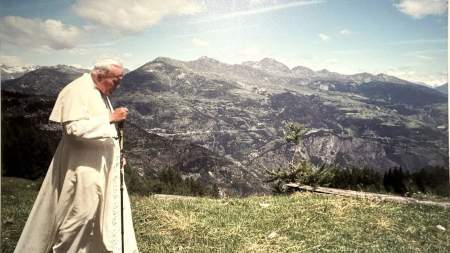 Totus tuus – Kiállítás Szent II. János Pál pápa életéről és hatásáról Székesfehérváron 