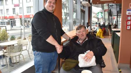 Kávéélmény és jóízű beszélgetés a kecskeméti Starbucksban