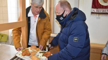 A gondoskodó szeretet aranyfedezete: Szabó Antal áprilisi jótékonysága