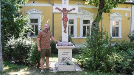 Ünnepi asztalt terítettek a nagykőrösi pünkösdiek