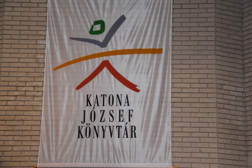 Két könyvritkaságot adományozott Farkas P. József a Katona József Könyvtárnak
