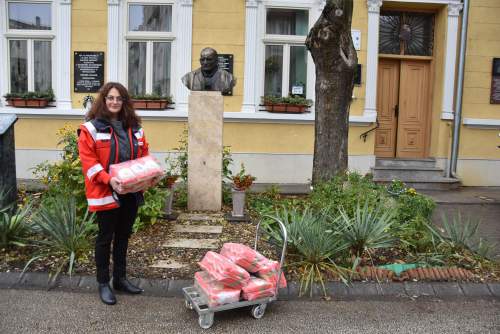 100 kg rizs a Vöröskereszttől