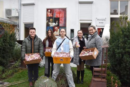 Édes figyelmesség a kadásoktól – mézeskalácsba formált törődés