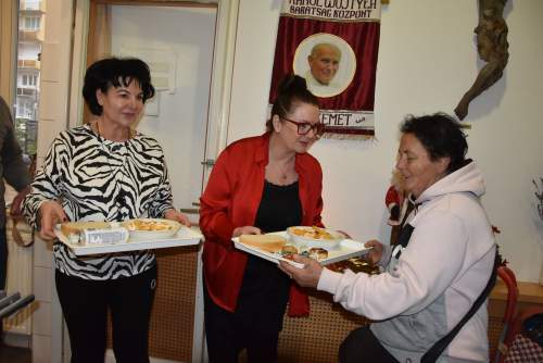 Szeretetből terített asztal – Tőzsér Judit és Balogh Andrea Johanna jóvoltából