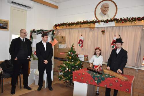 Harmadik napjához érkezett a Wojtyla Ház nagyszabású karácsonyi ebédosztása