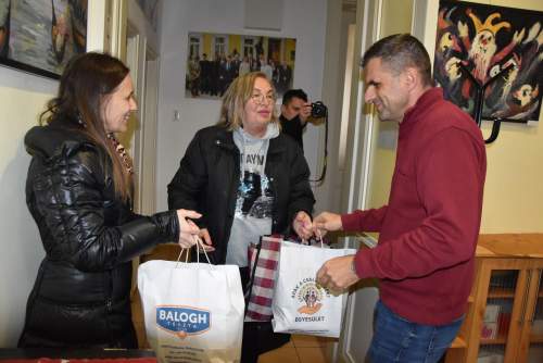 Szívből jövő szeretet – tésztával telt ajándékcsomagok az Apák a Családokért Egyesület felajánlásával