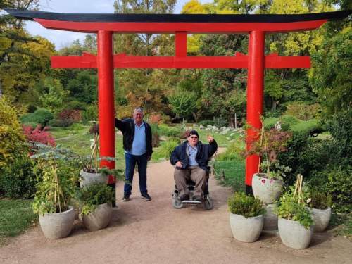 Nagypéntek a természet ölelésében – Virágoznak a japán cseresznyefák a Szegedi Füvészkertben