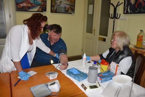 Ölelő kezek a Wojtyla Házban