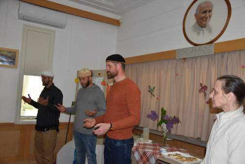 Tálcán kínált gondoskodás: a Jahuah Útja Egyesület rendezett szeretetvendégséget