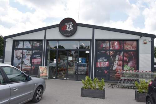 Meleg étellel és állandó gondoskodással támogatja a rászorulókat a Vacsi Kft.